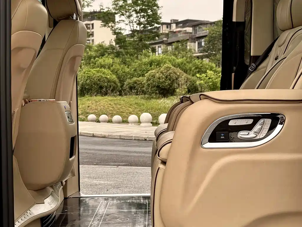 Mercedes-Benz V-Class 2020 — фото 11