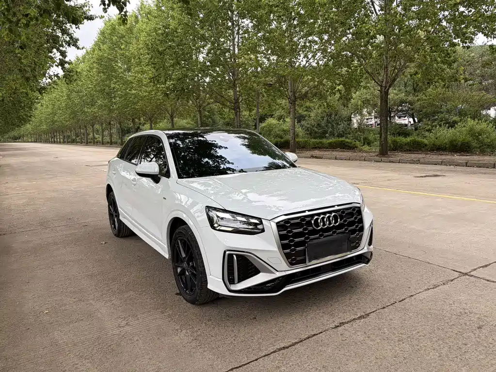 Audi Q2L 2023
