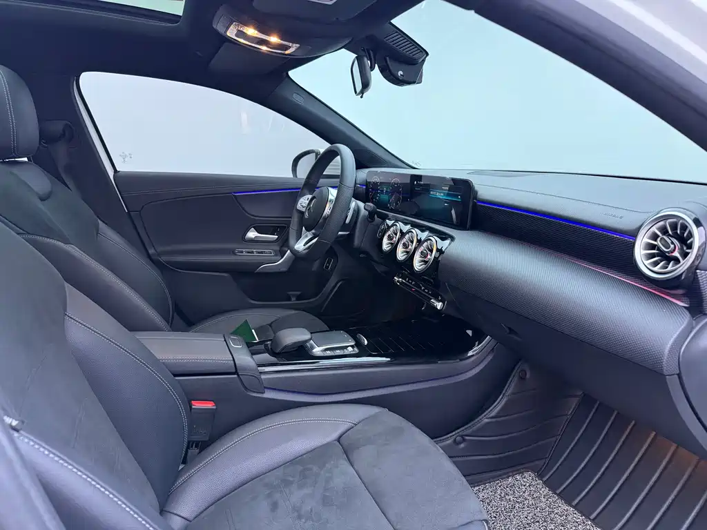 Mercedes-Benz A-Class 2022 — фото 8