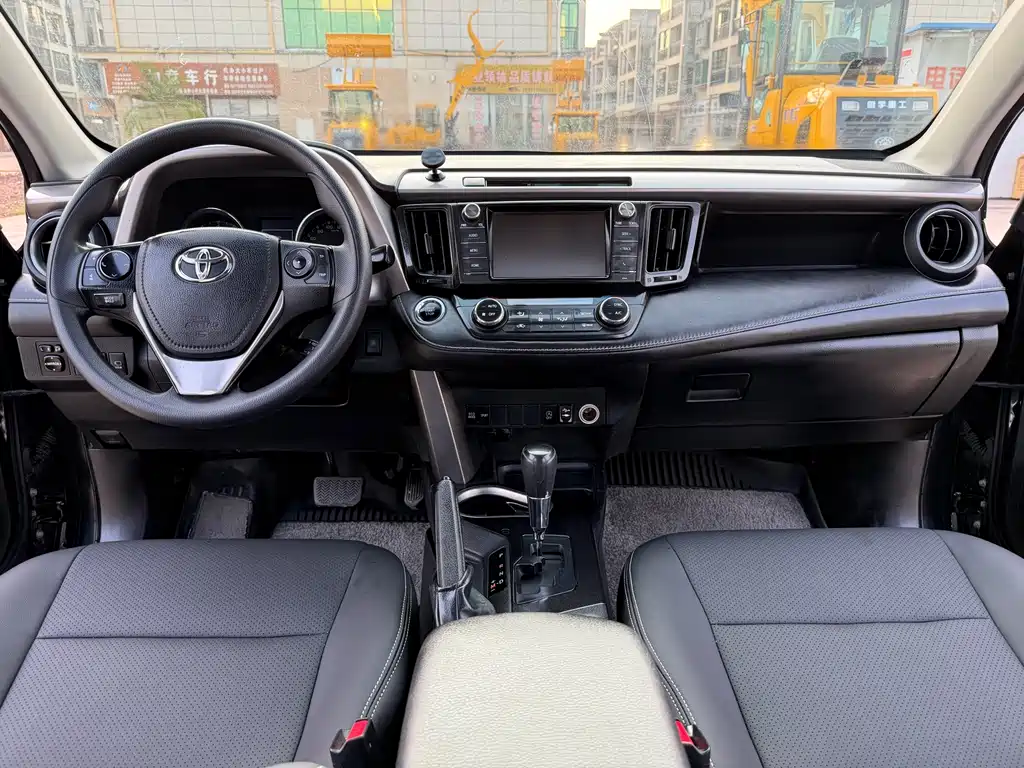 Toyota RAV4 2019 — фото 6