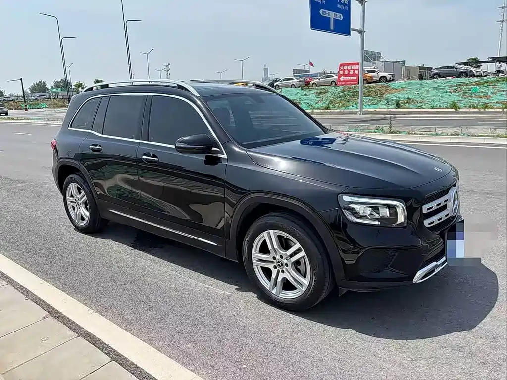 Mercedes-Benz GLB 2023