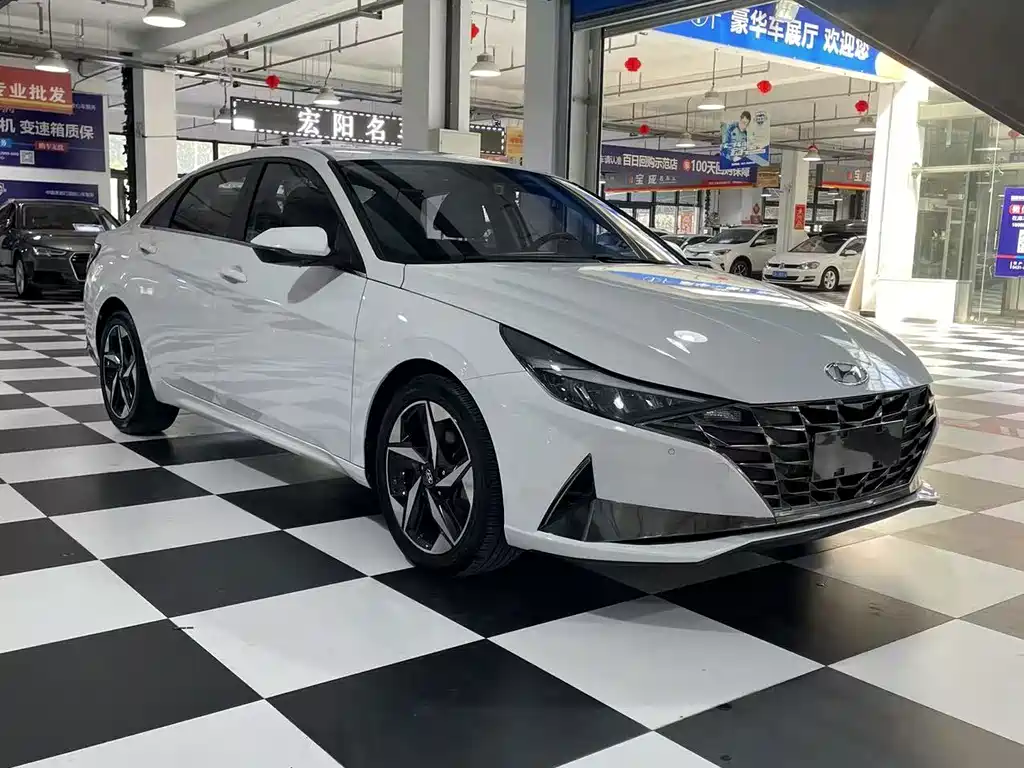 Hyundai Elantra 2022