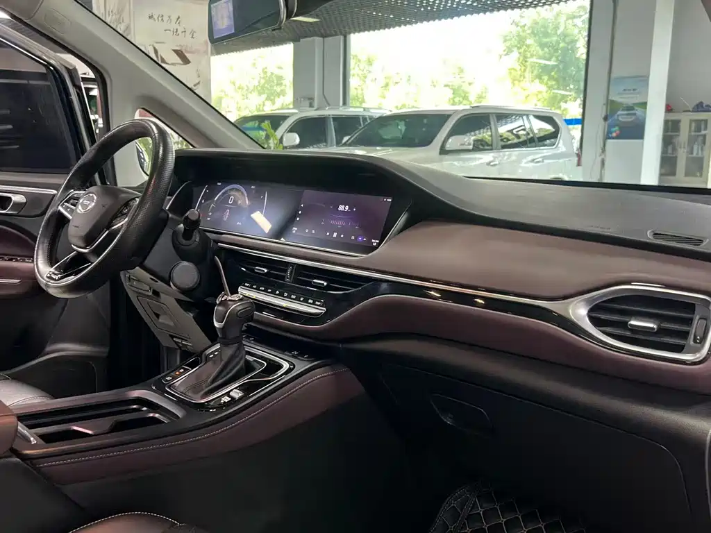 GAC Trumpchi M6 2021 — фото 10