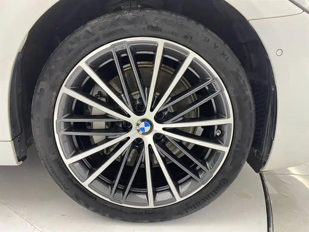 BMW 5 Series 2021 — фото 11