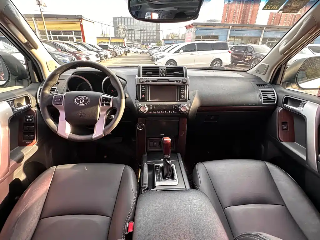 Toyota Prado 2016 — фото 11