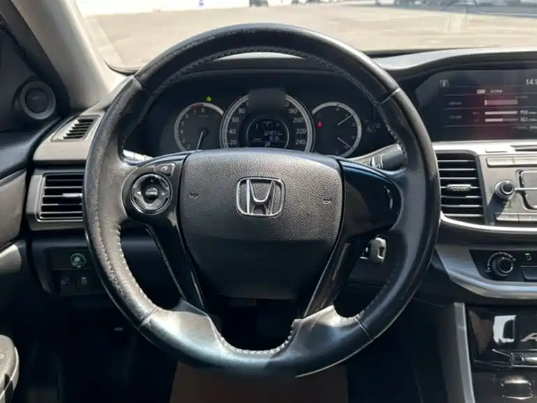 Honda Accord 2016 — фото 17