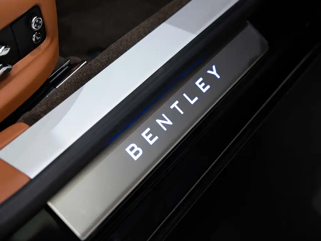 Bentley Flying Spur 2021 — фото 10