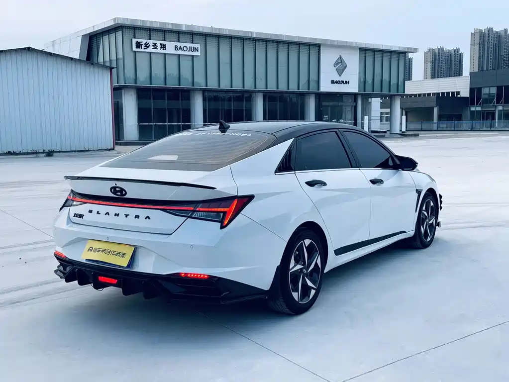 Hyundai Elantra 2022