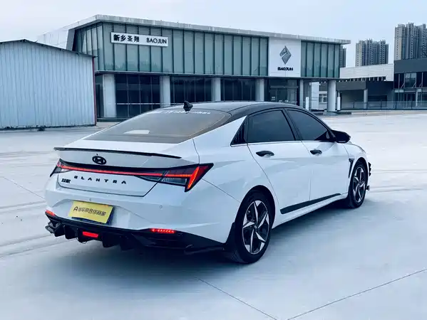 Hyundai Elantra 2022