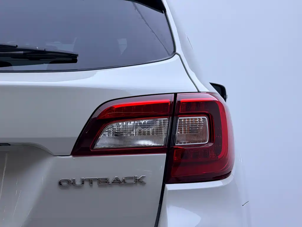 Subaru Outback 2018 — фото 15