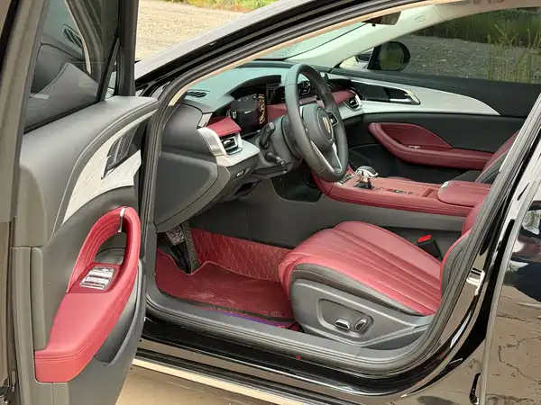 Hongqi H5 2026