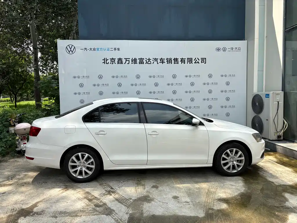 Volkswagen Sagitar 2013