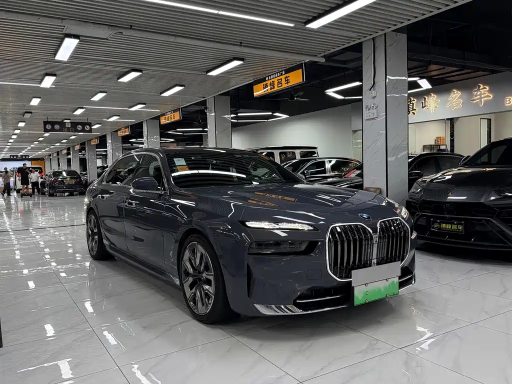 BMW i7 2023 — фото 3