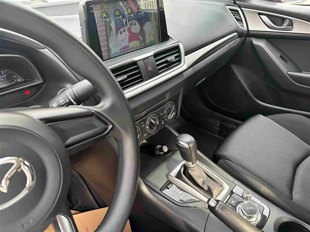 Mazda 3 Axela 2019 — фото 13