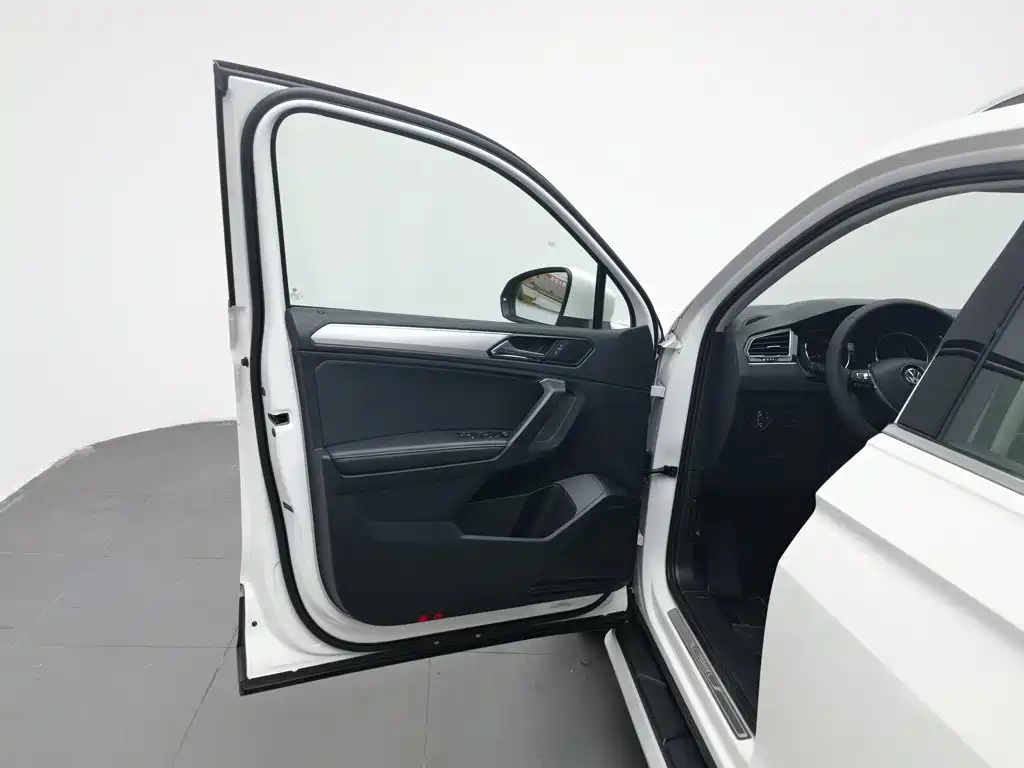 Volkswagen Tiguan L 2020 — фото 8