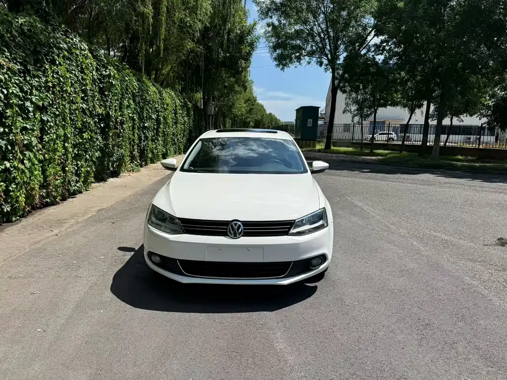 Volkswagen Sagitar 2013