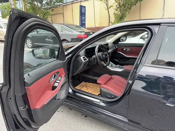 BMW i3 2025