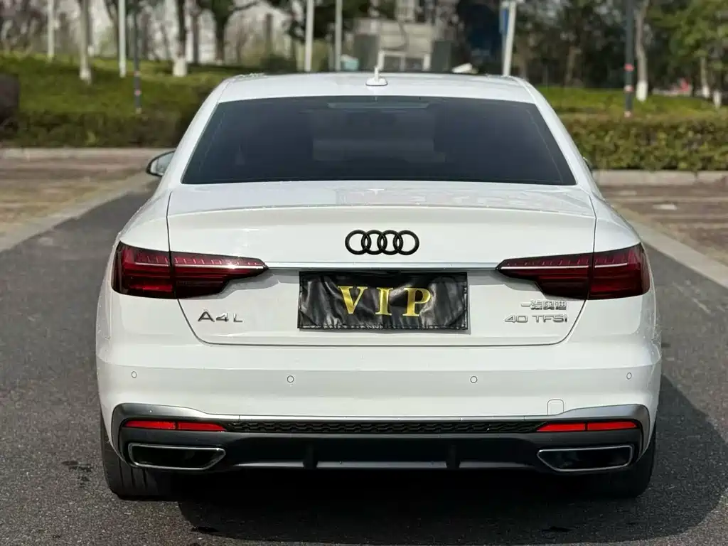Audi A4L 2023 — фото 4