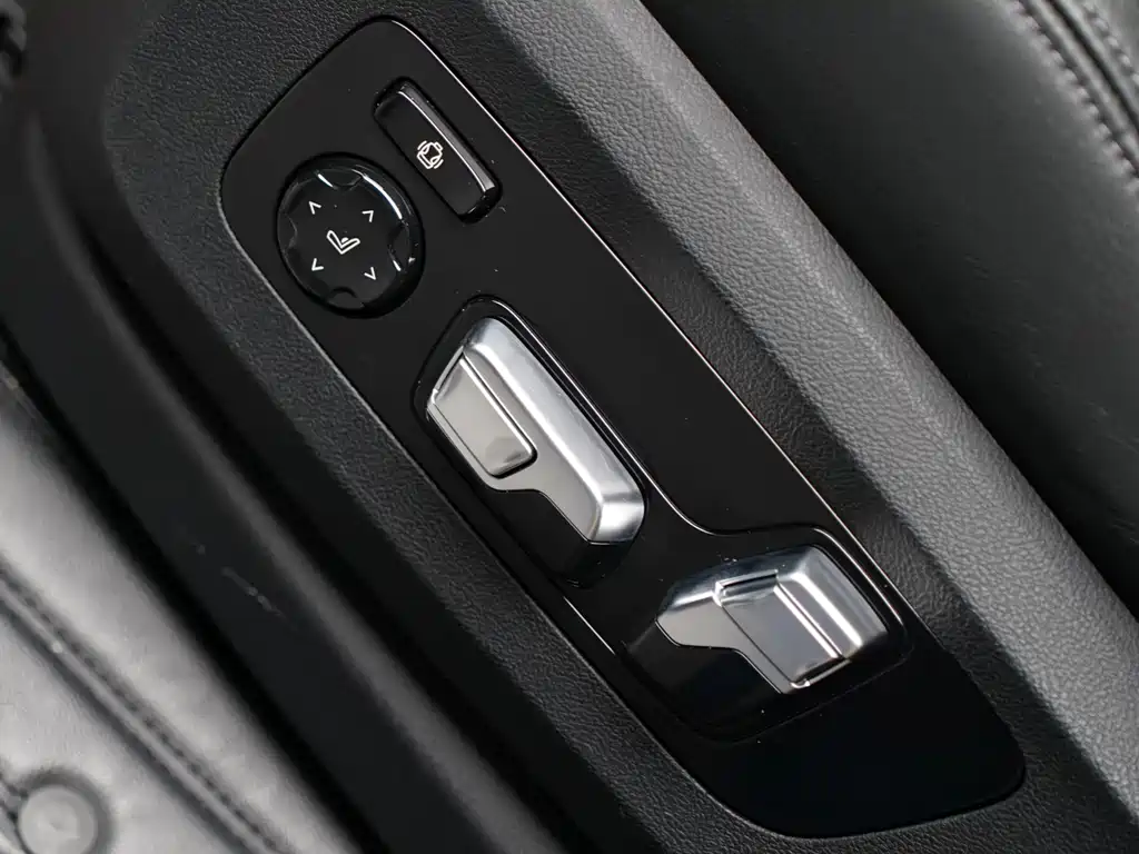 BMW X6 M 2021 — фото 16