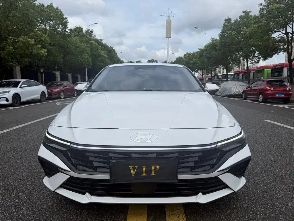 Hyundai Elantra 2025