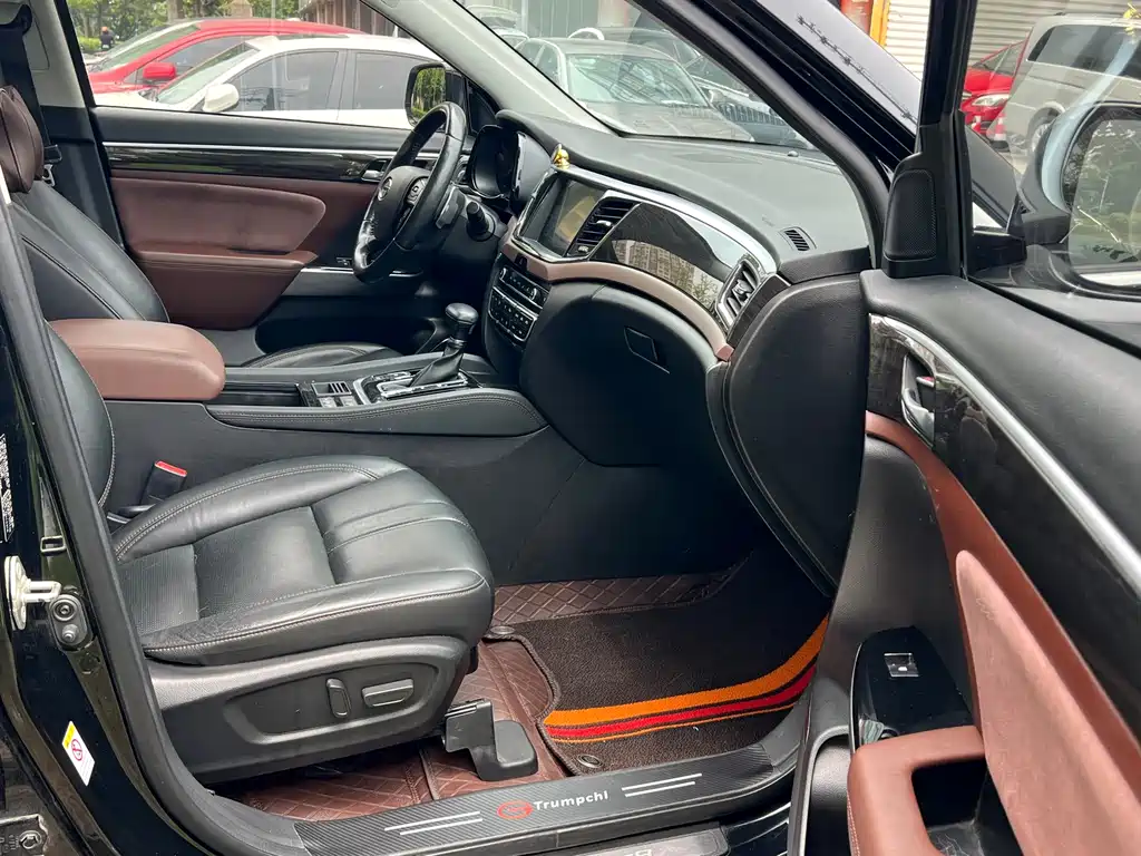 GAC Motor Trumpchi GS8 2017 — фото 15