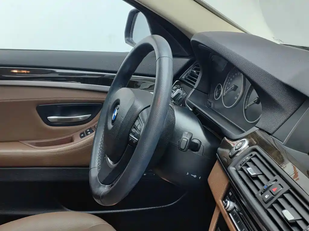 BMW 5 Series 2016 — фото 22