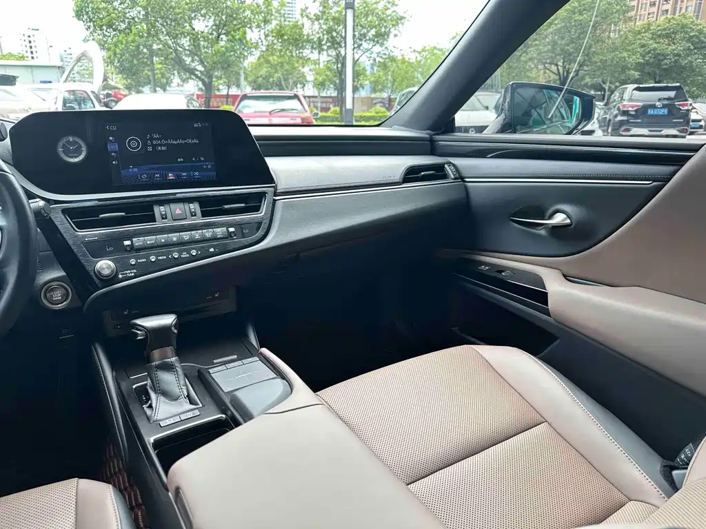 Lexus ES 2022 — фото 18