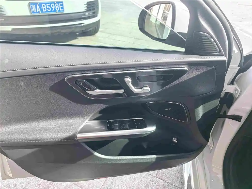 Mercedes-Benz C-Class 2025 — фото 14