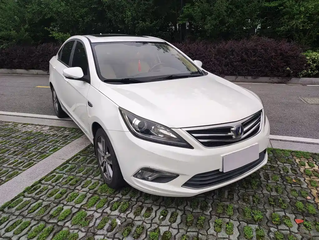 Changan Eado 2016 — фото 2