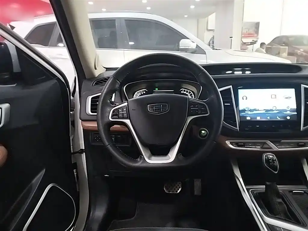 Geely Vision X6 2018 — фото 10