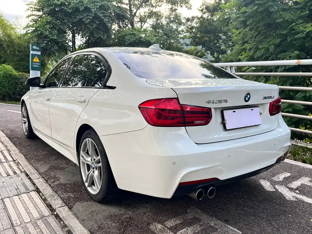 BMW 3 Series 2019 — фото 11