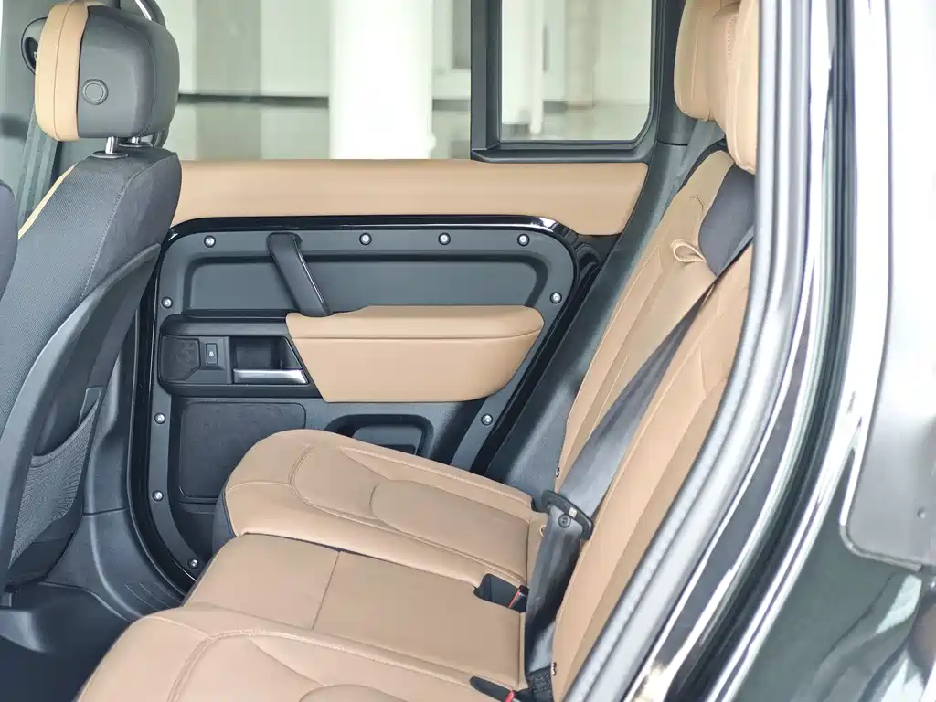 Land Rover Defender 2026 — фото 11