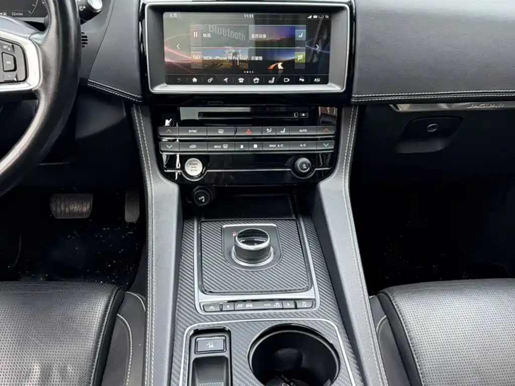 Jaguar F-PACE 2017 — фото 14