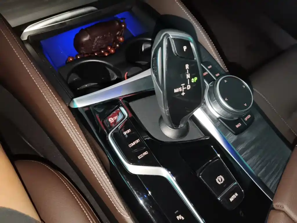 BMW 5 Series 2021 — фото 10