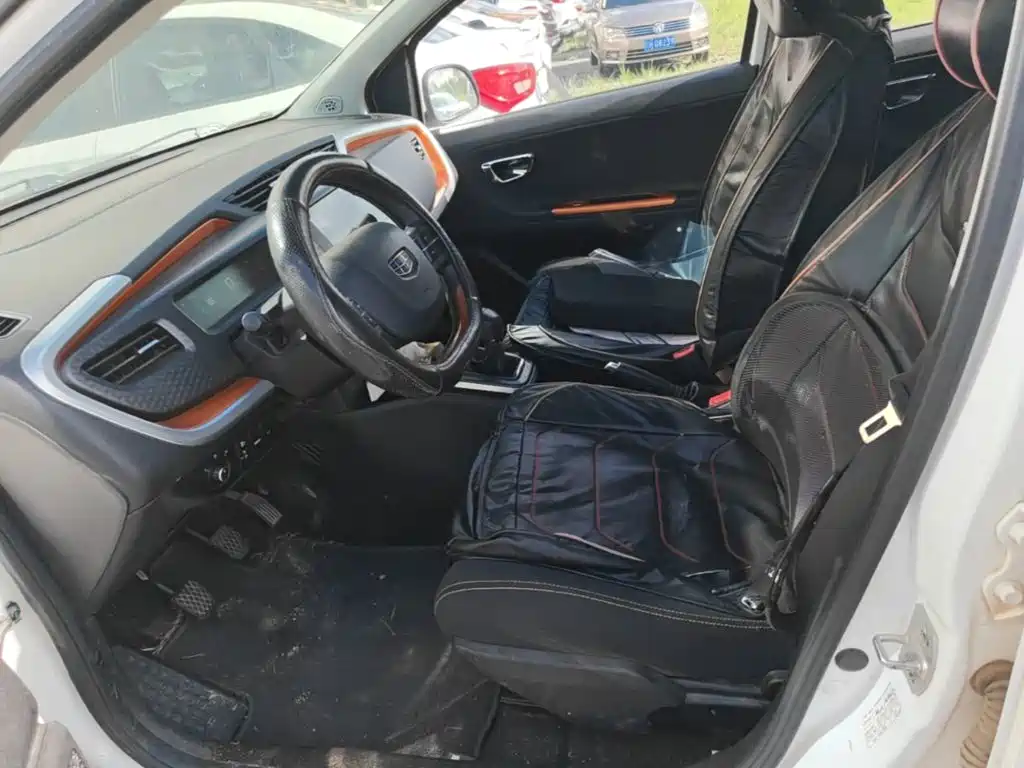 Geely Vision X1 2018 — фото 15