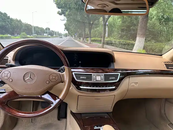 Mercedes-Benz S-Class 2012