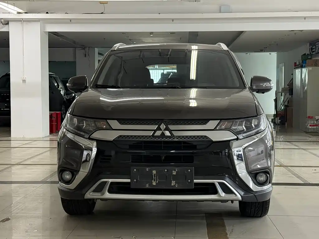 Mitsubishi Outlander 2019 — фото 2