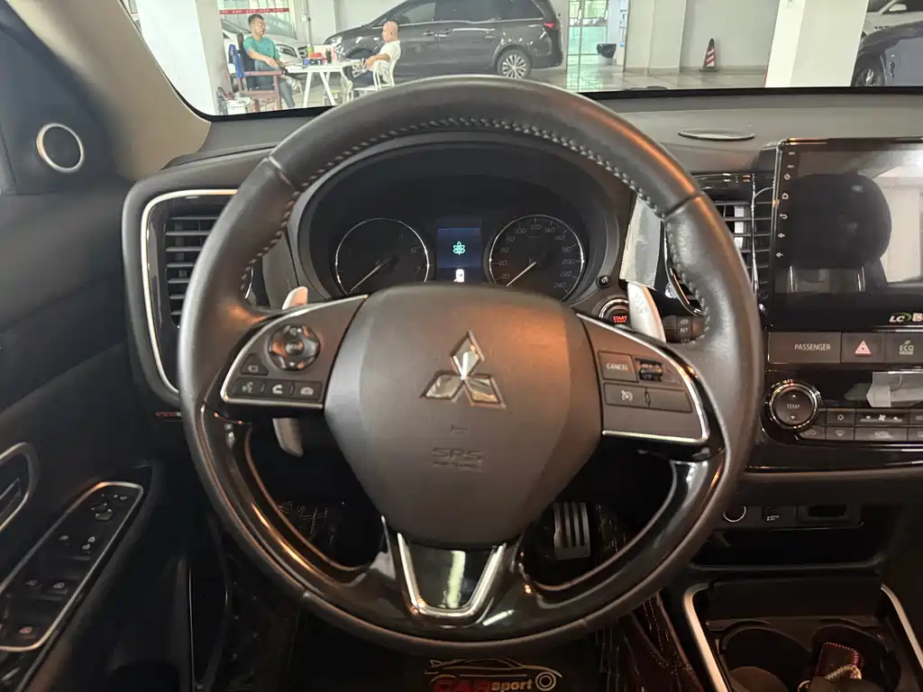 Mitsubishi Outlander 2019 — фото 13