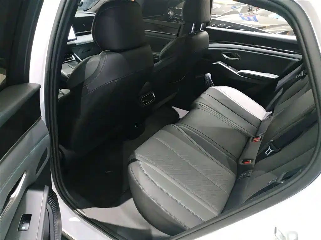 BYD Qin L 2025 — фото 17