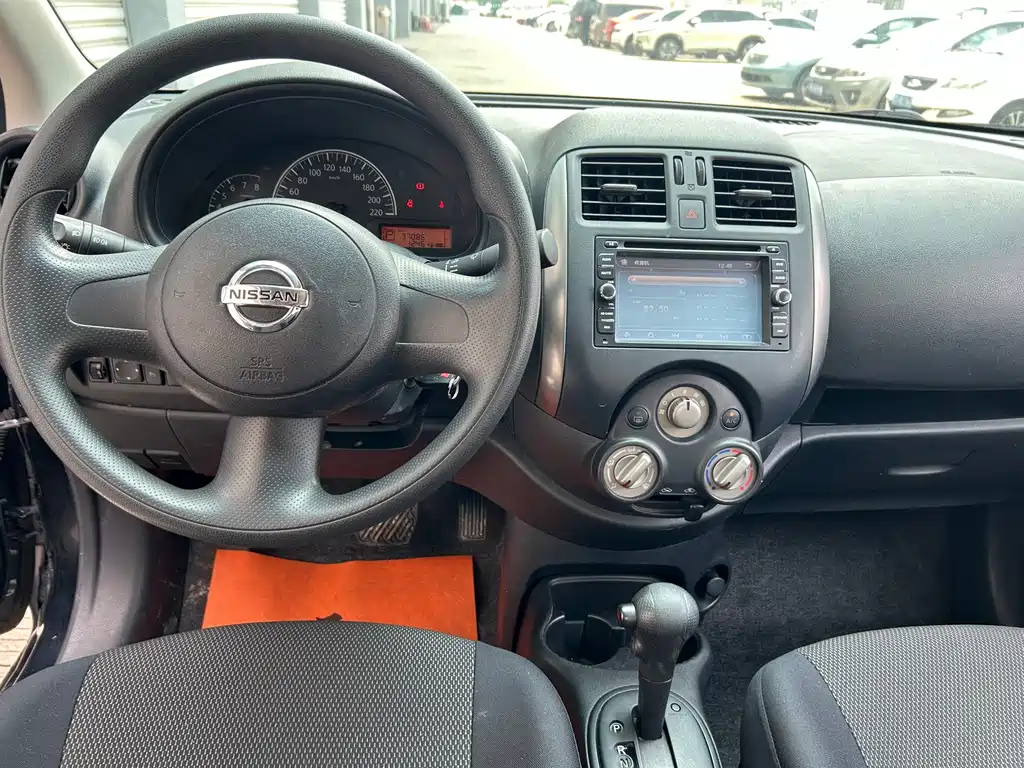 Nissan Sunny 2013 — фото 10