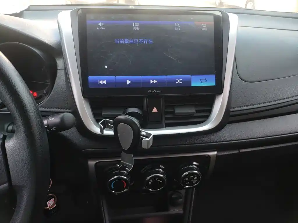 Toyota Yaris L 2019 — фото 13