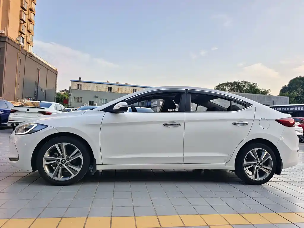 Hyundai Elantra 2017 — фото 4