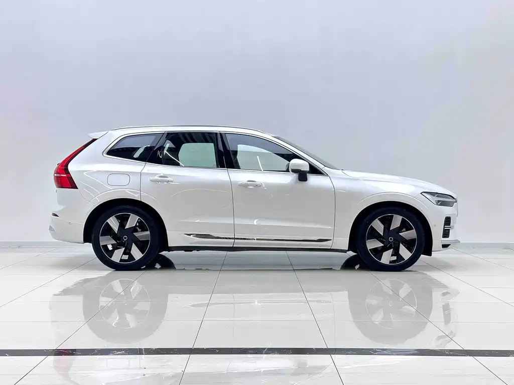 Volvo XC60 PHEV 2024 — фото 5
