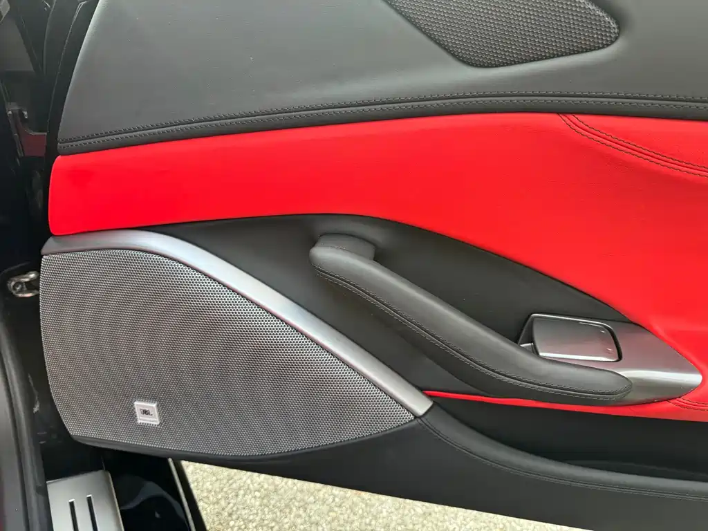 Ferrari Portofino 2019 — фото 12