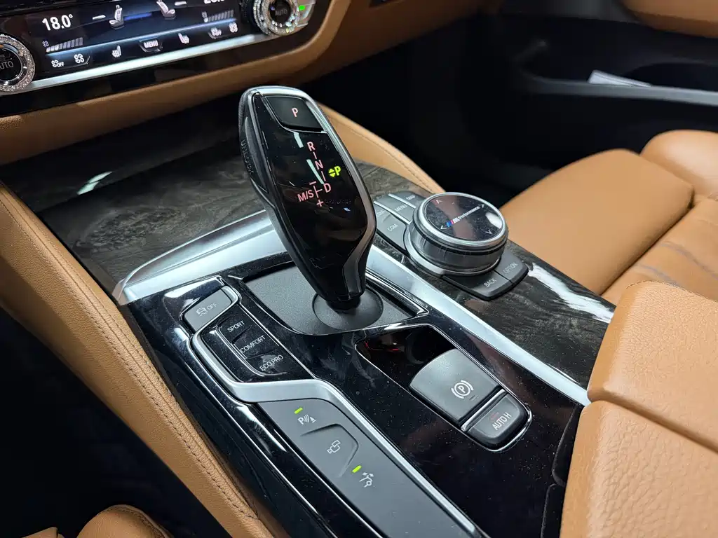 BMW 6 Series GT 2019 — фото 17