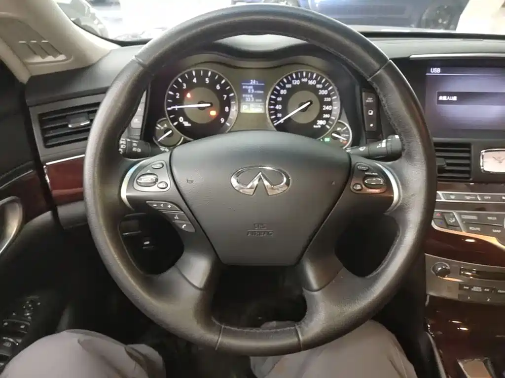 Infiniti Q70 2018 — фото 11