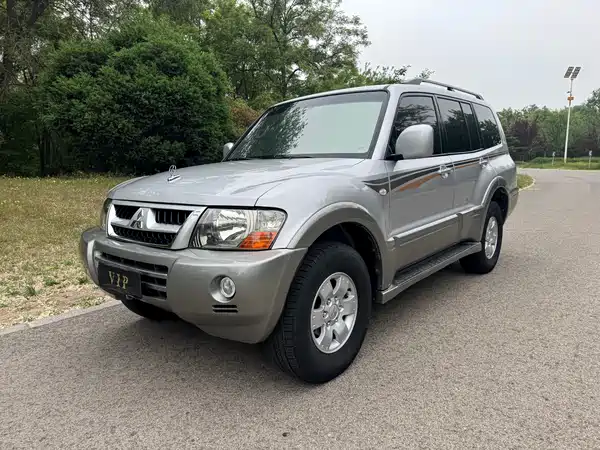 Mitsubishi Pajero 2011