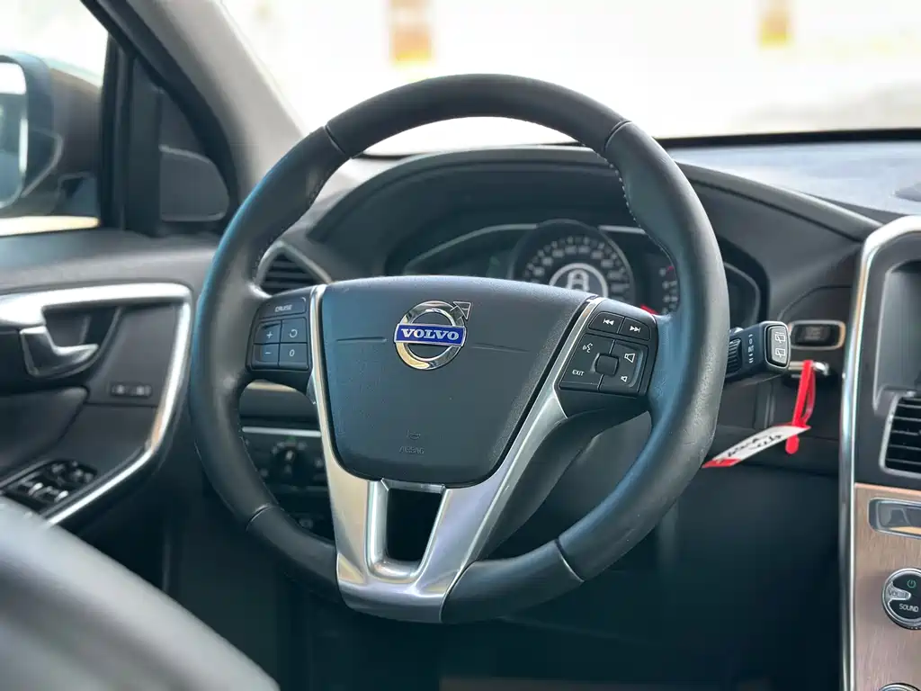 Volvo XC60 2015 — фото 10