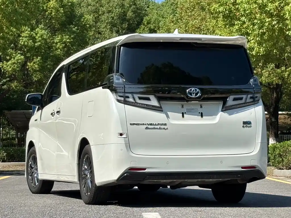 Toyota Vellfire 2023 — фото 4