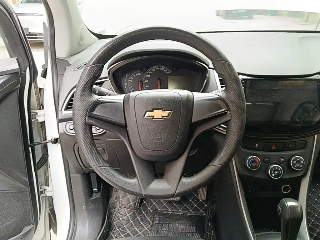 Chevrolet Trax 2017 — фото 11